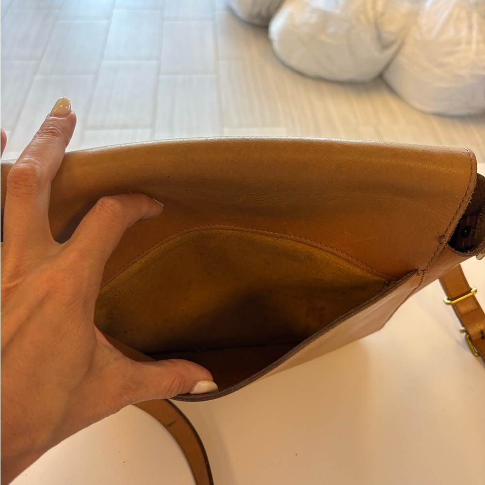 Madewell Tan Distressed Leather Crossbody Bag - Picture 7 of 13